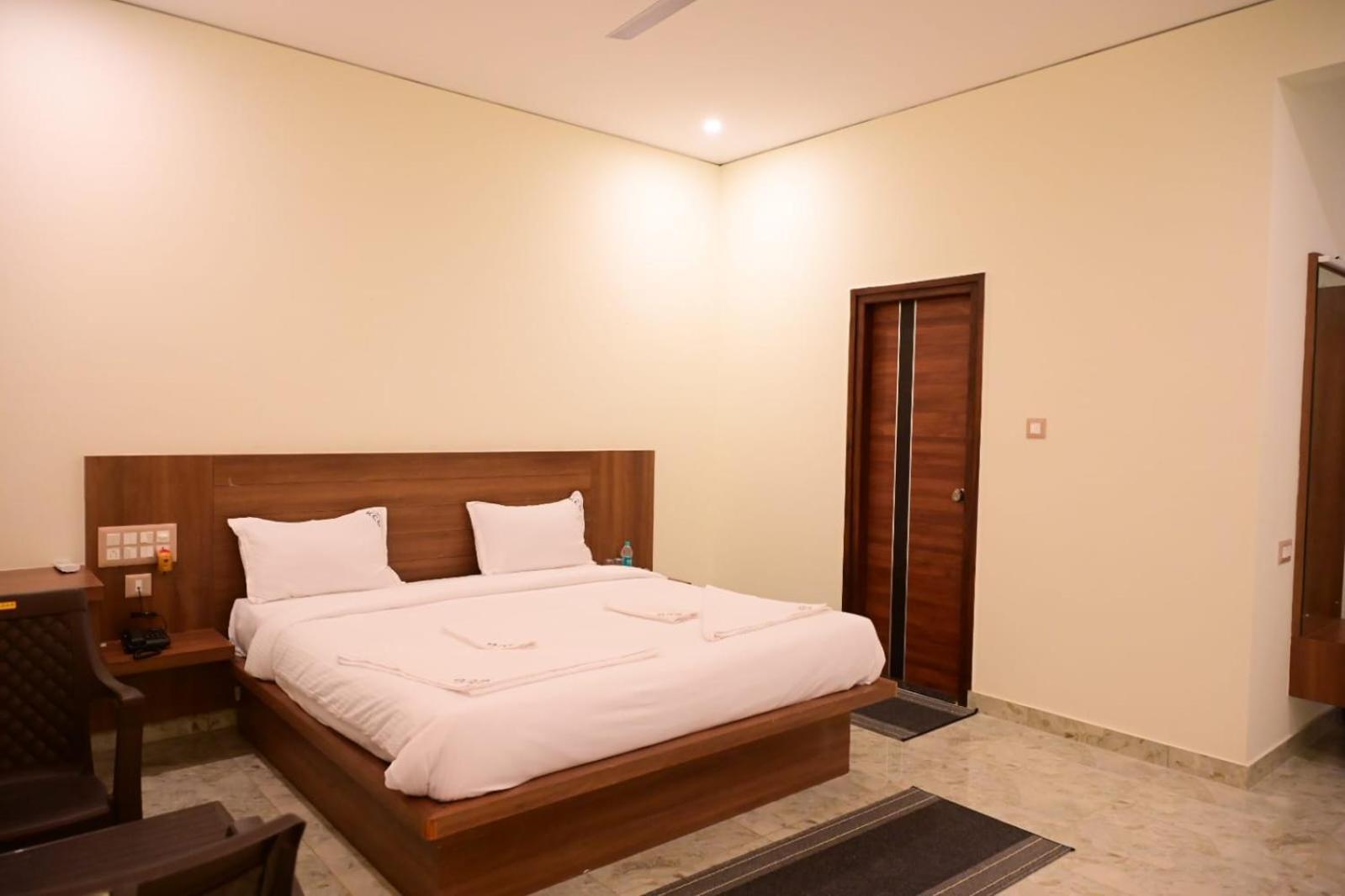 Kcg Residency Hotel Мисор Екстериор снимка