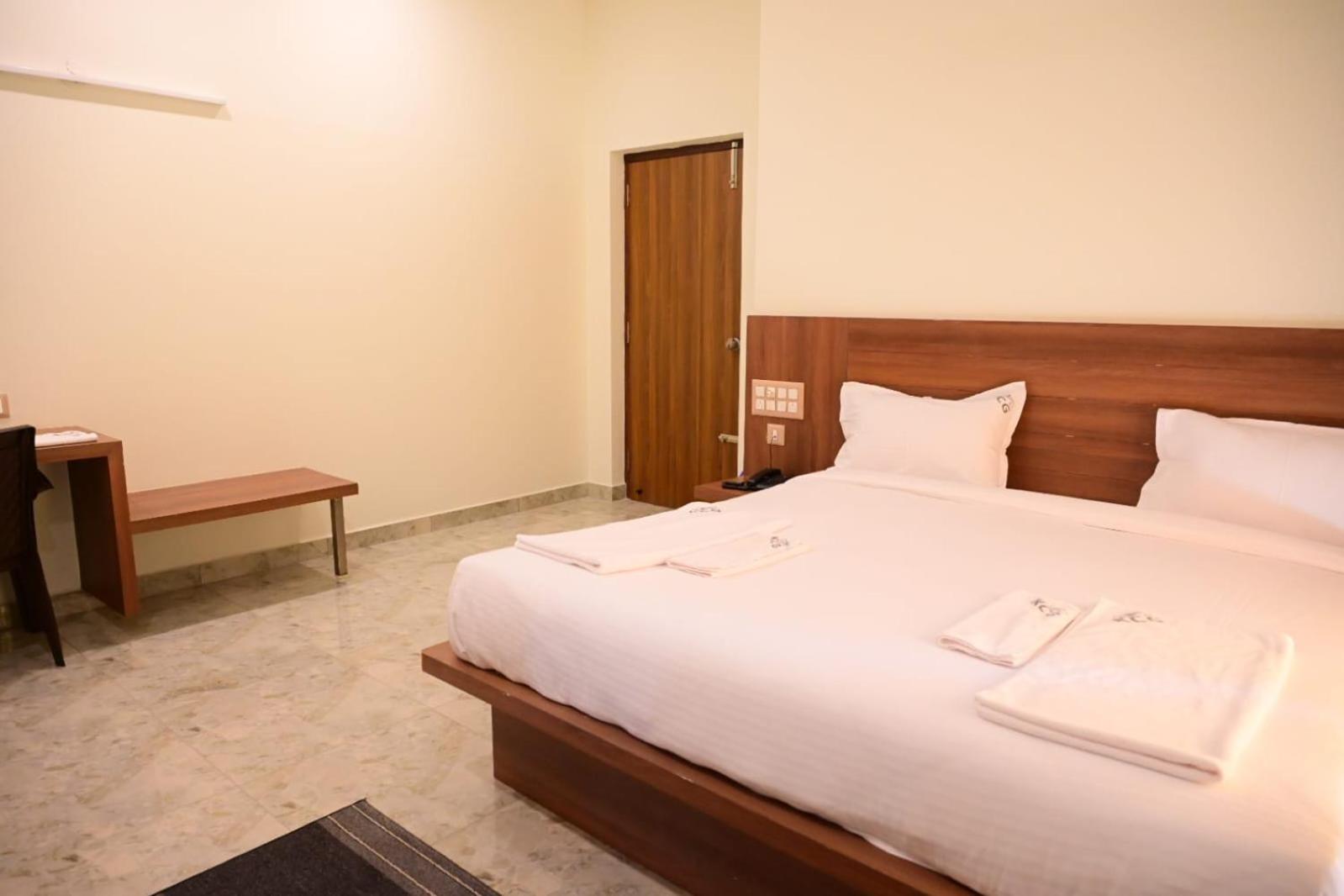 Kcg Residency Hotel Мисор Екстериор снимка