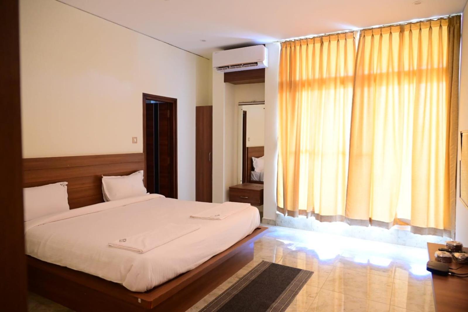 Kcg Residency Hotel Мисор Екстериор снимка